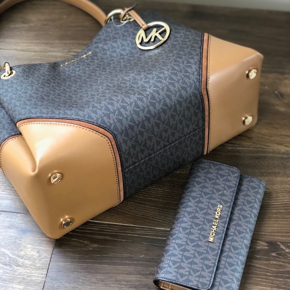 NWT Michael Kors Signature Nicole handbag&wallet - Picture 6 of 7